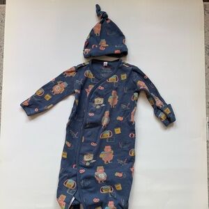 Magnetic Me Newborn gown and hat